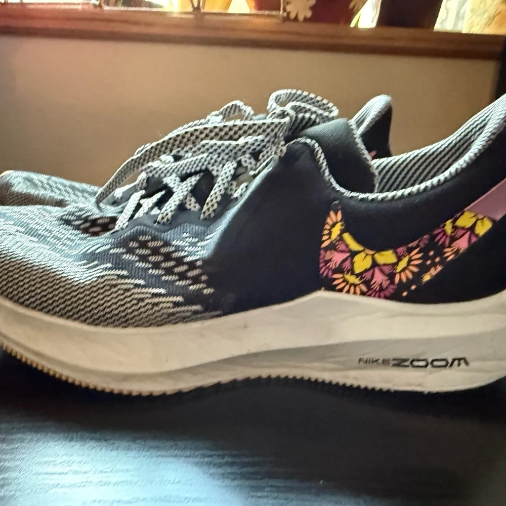 Nike Air Zoom Winflo Running Shoes Gray Black Pink Women’s Size 8.5